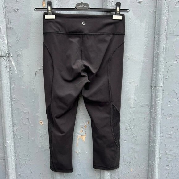Lululemon Twist  & Train Crop, size 6 - Picture 8 of 13